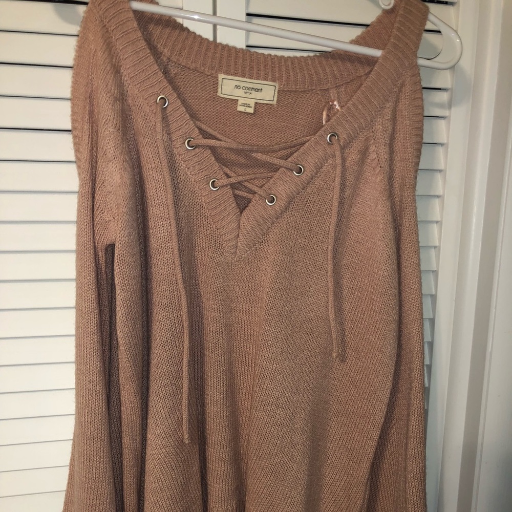 Cold shoulder sweater NWOT